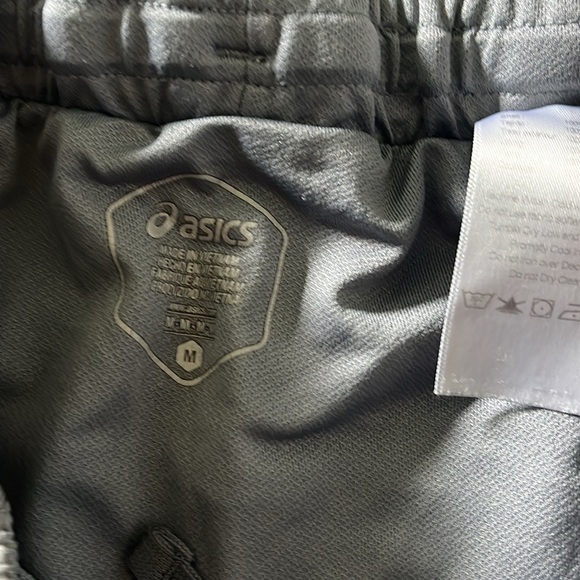 ASICS Shorts - Picture 3 of 3